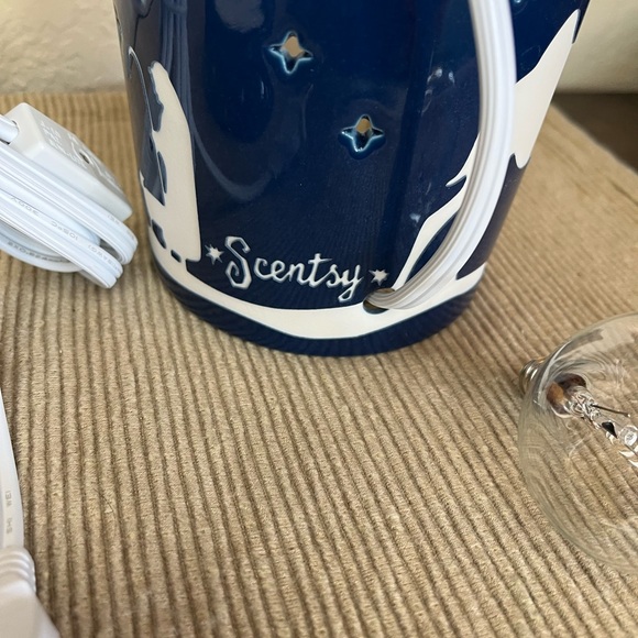 Scentsy warmer - Picture 3 of 8